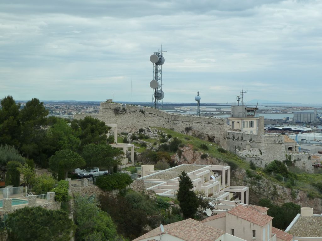 Depuis la plateforme de la lanterne du phare : le fort Richelieu, sémaphore.