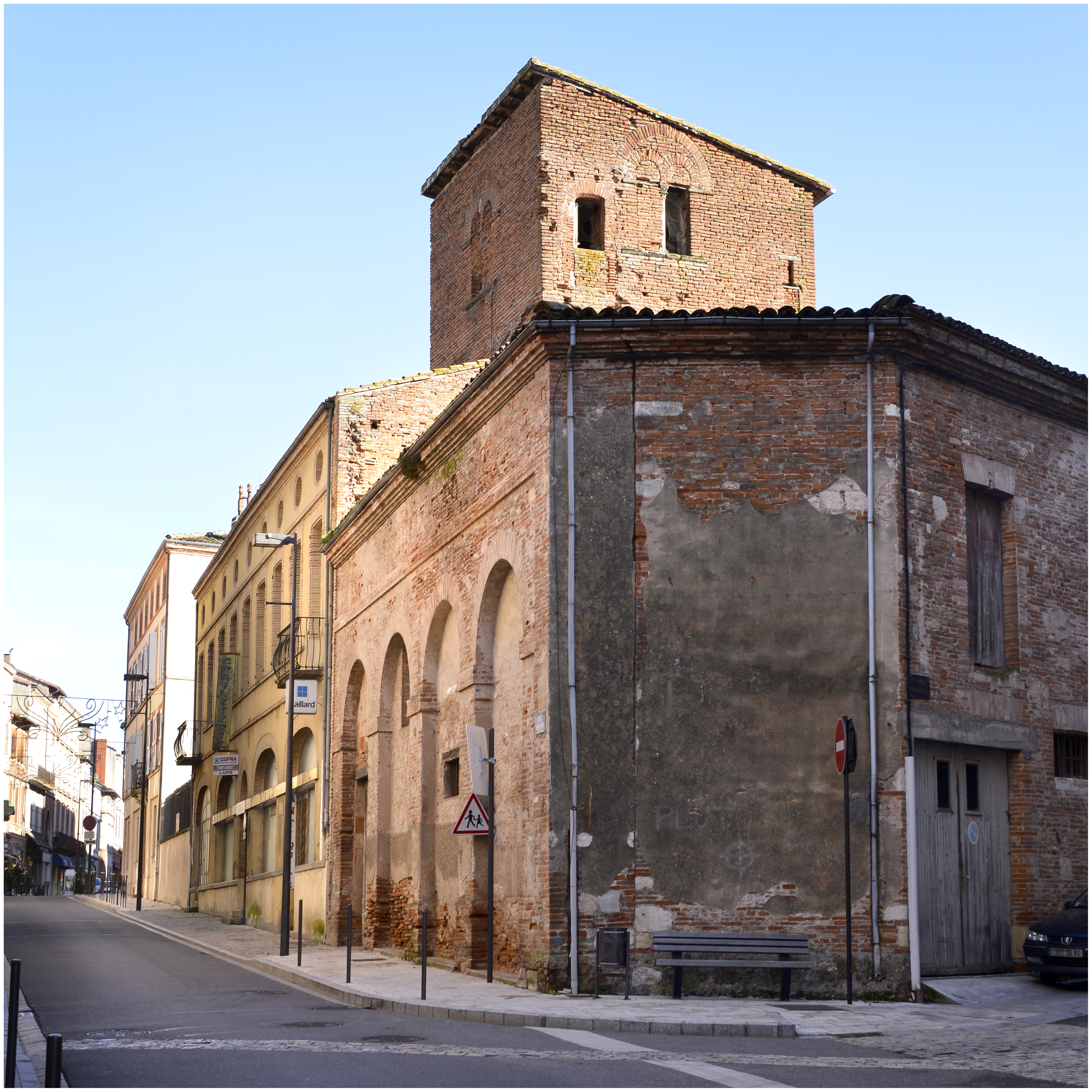 L'hôtel depuis la rue Cavaillé-Coll