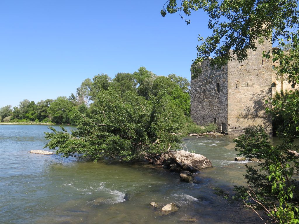 L’Aude vers l’aval, depuis la rive gauche, à hauteur du moulin de Canet.