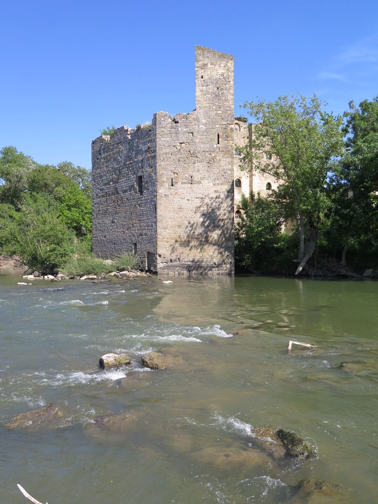 Le moulin de Canet, depuis la rive gauche de l’Aude (face nord et ouest).