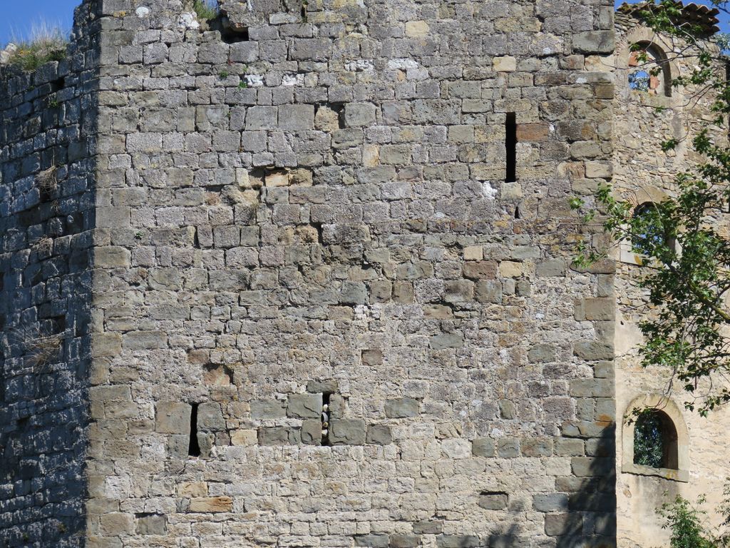 Le moulin de Canet. Pointe amont. Détail de la maçonnerie et des archères.