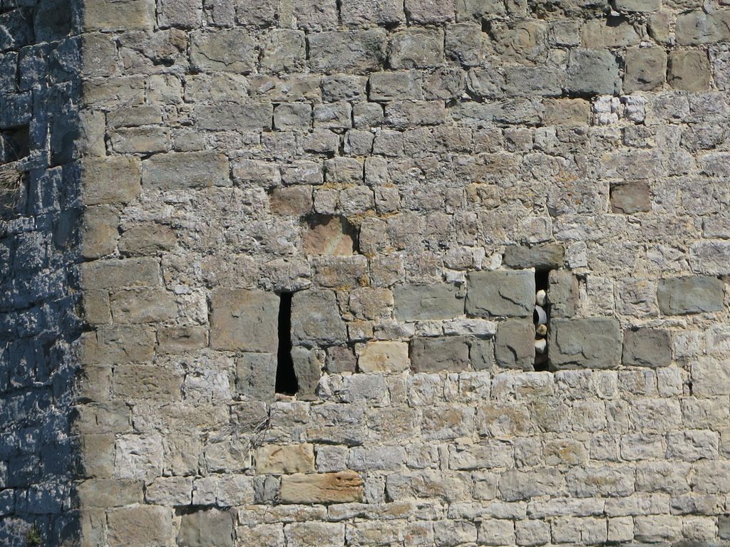 Le moulin de Canet. Pointe amont. Détail de la maçonnerie et des archères.