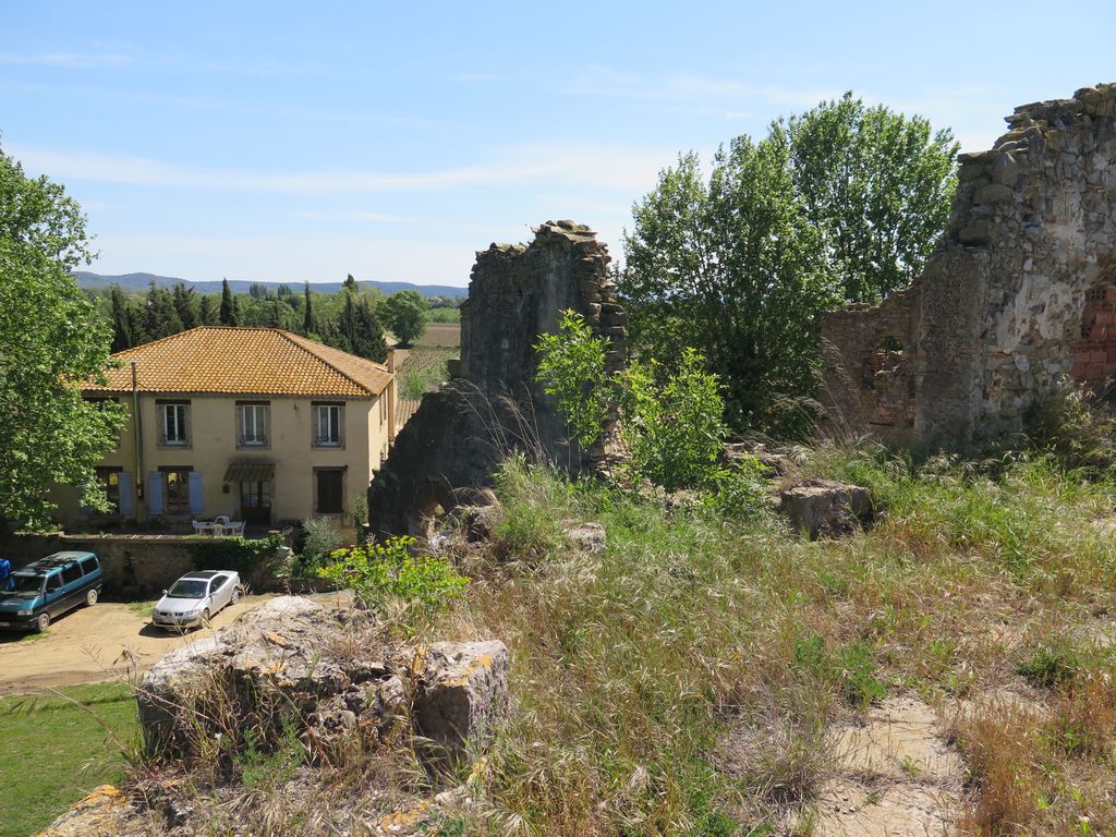 Depuis la terrasse sommitale, vue des habitations situées au sud du moulin.