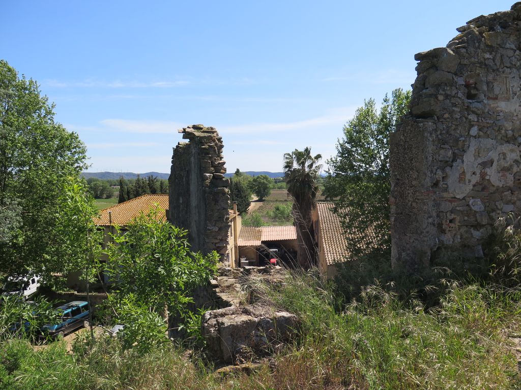 Depuis la terrasse sommitale, vue des habitations situées au sud du moulin.