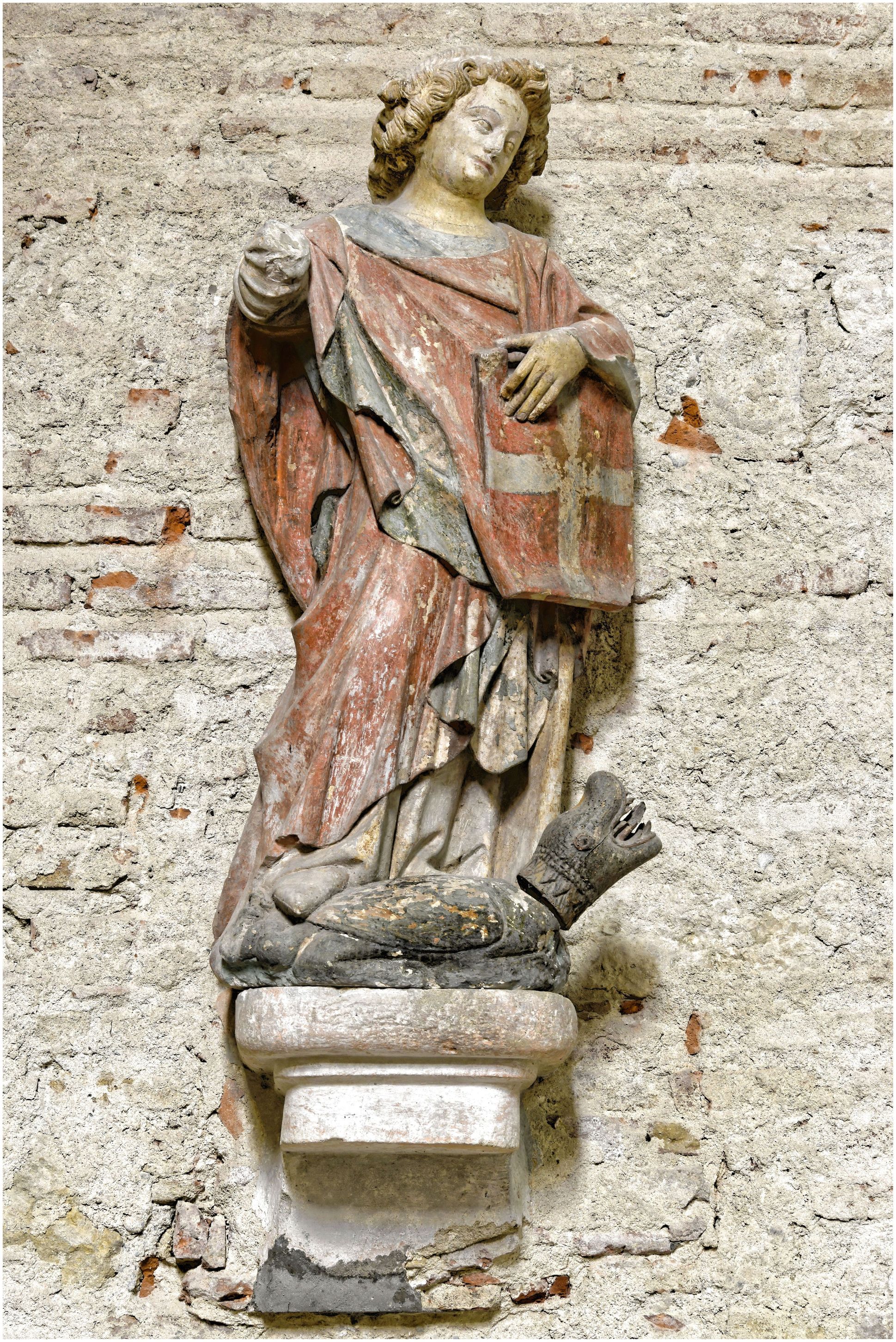 Chapelle du Saint-Sépulcre. Statue saint Michel.