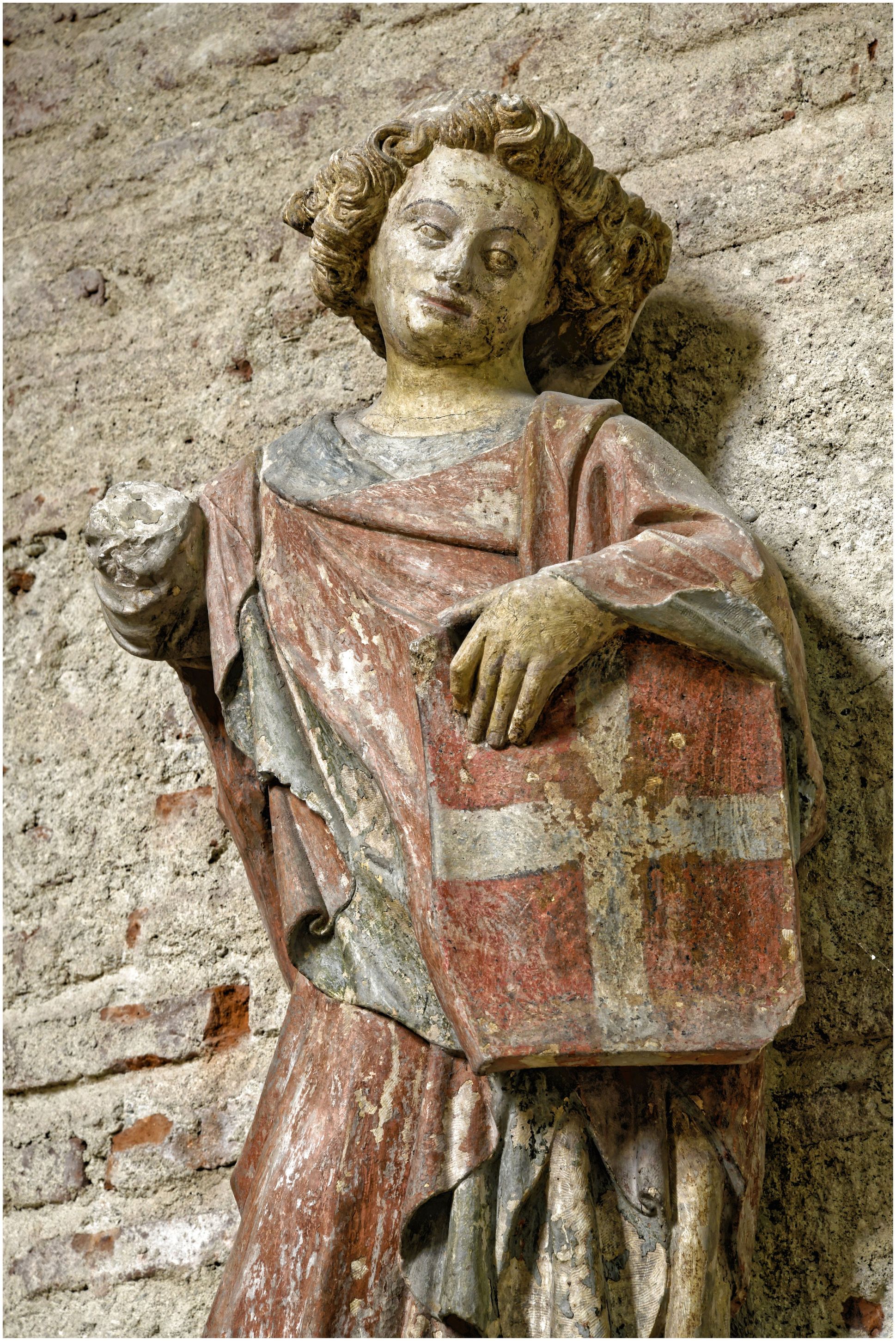 Chapelle du Saint-Sépulcre. Statue saint Michel.