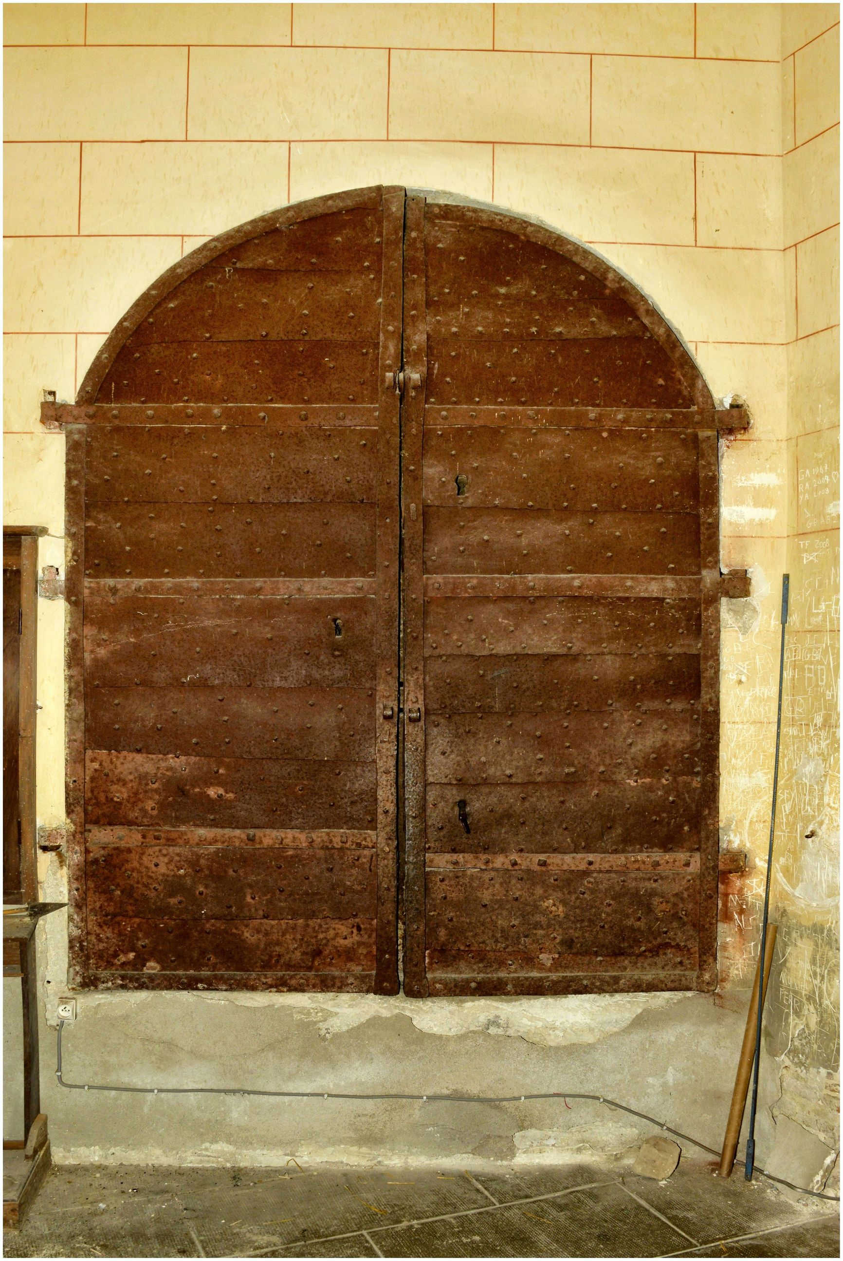 Sacristie. Vantaux de l’armoire de la sacristie.