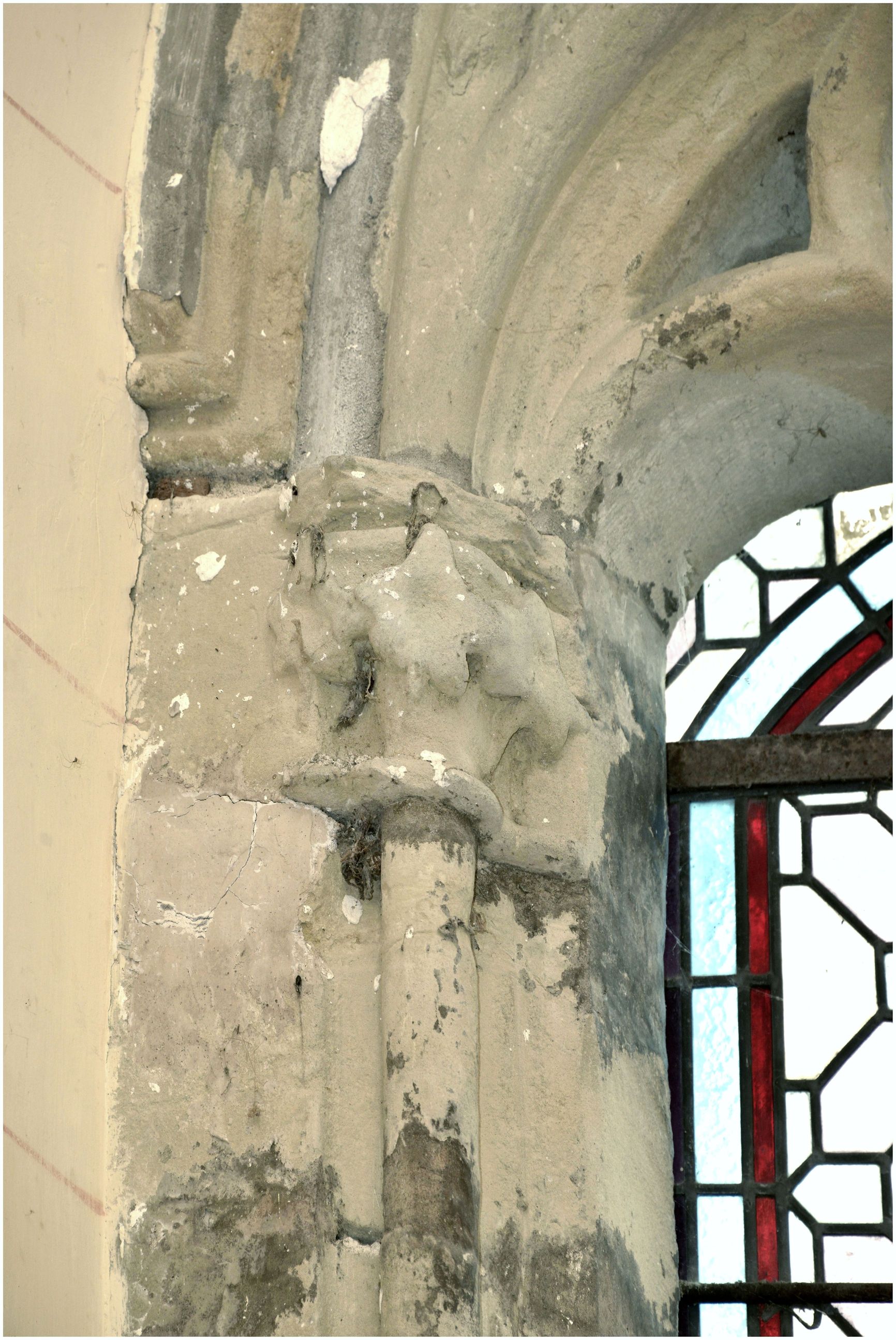 Sacristie. Remplage d’une fenêtre gothique provenant d’une maison de Belpech.