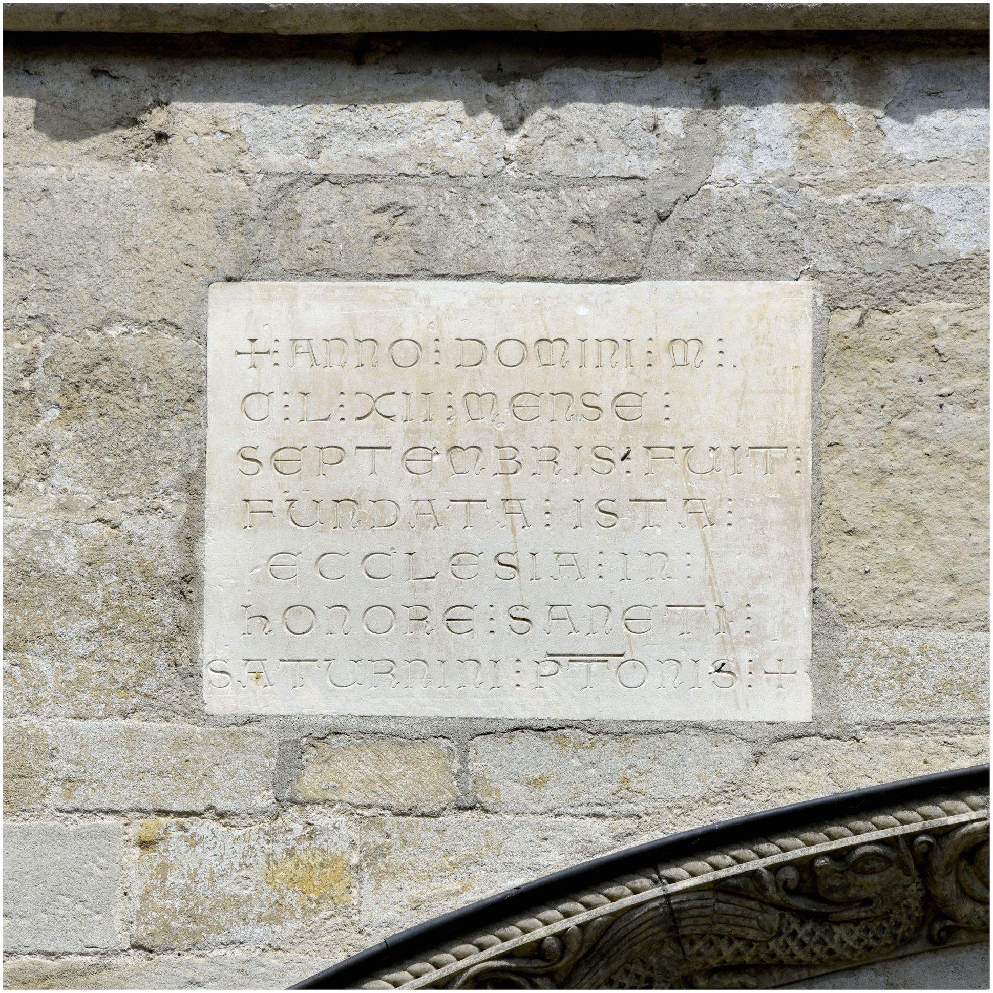 Portail classé. Inscription.