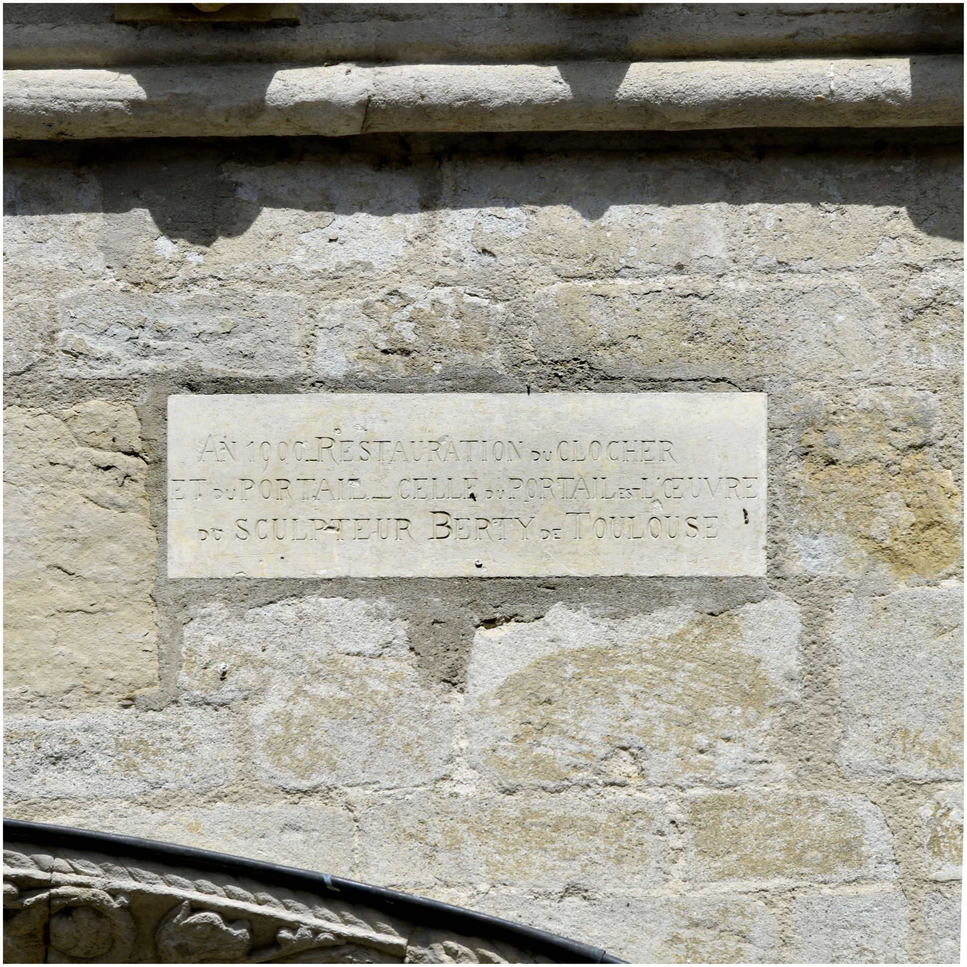 Portail classé. Inscription.