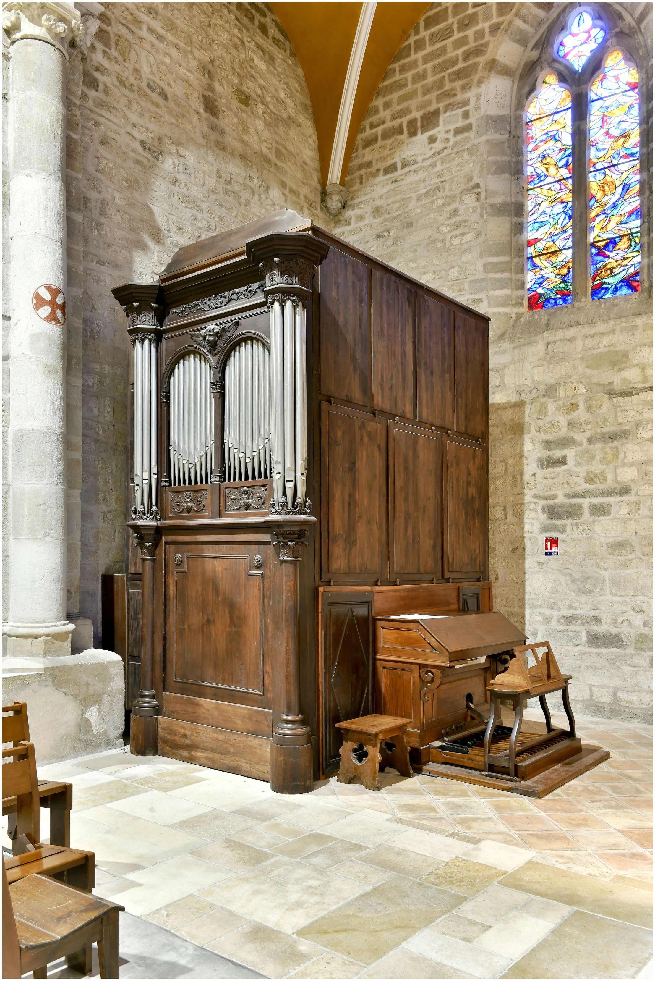 Côté nord chapelle Sainte-Anne. Instrument réalisé en 1900 par le facteur d’orgues Michel Roger.