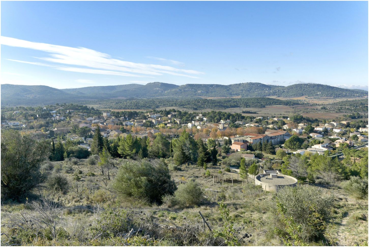 Montée au château par l’ouest, depuis le village (chemin du château).