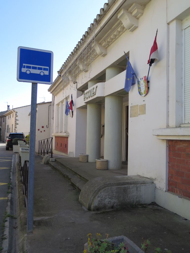 Façade principale. Porche d’entrée.
