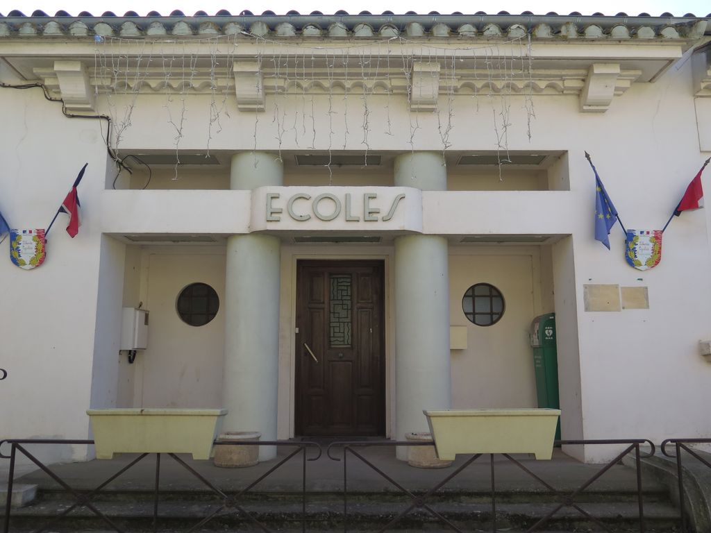 Façade principale. Porche d’entrée.