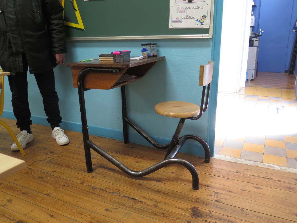 Classe. Mobilier scolaire.