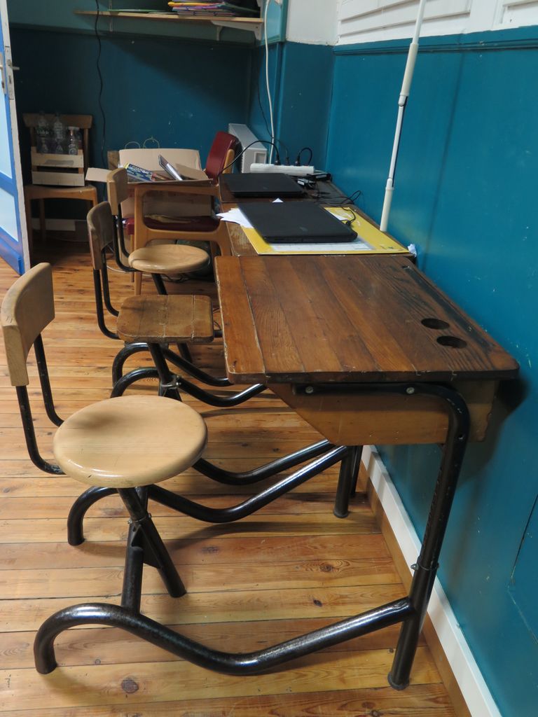 Classe. Mobilier scolaire.