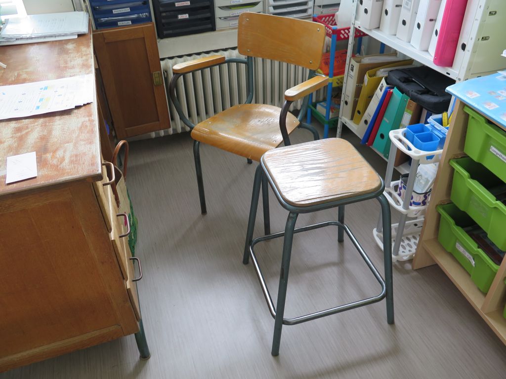 Salle de classe. Mobilier scolaire.