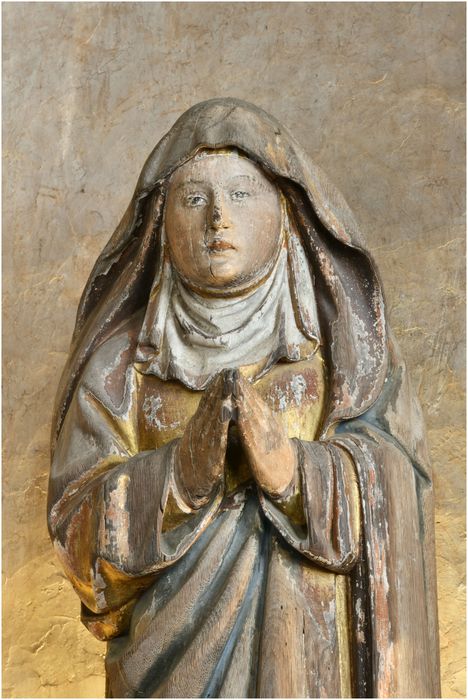 statue : Vierge, vue partielle