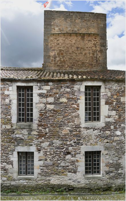 cour, façade de l’aile sud et tour sud