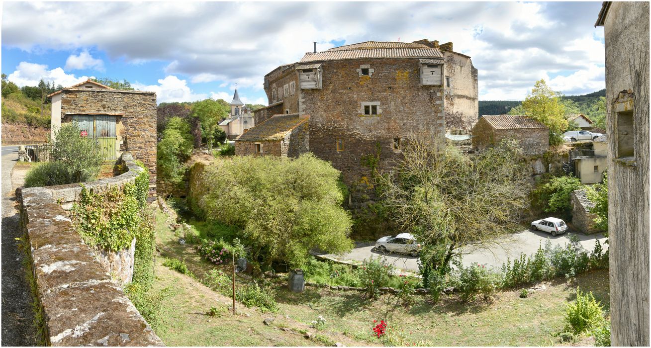 « citadelle » élévation ouest avec à l’arrière-plan les élévations nord et ouest du château