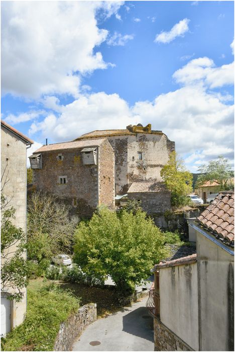 « citadelle » élévations ouest et sud avec à l’arrière-plan l'élévation ouest du château