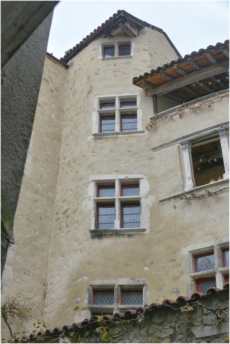 élévation sur cour tour d'escalier