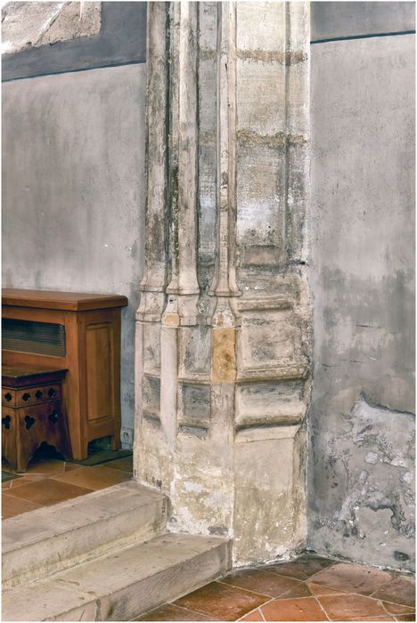 chapelle des Abbés, nef, détail de la base d’une colonne