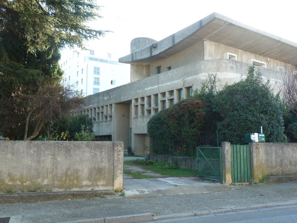 Façade nord depuis l’entrée des logements, 16 avenue du Bordelet.