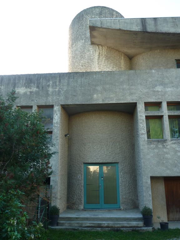 Façade nord. Entrée des logements.