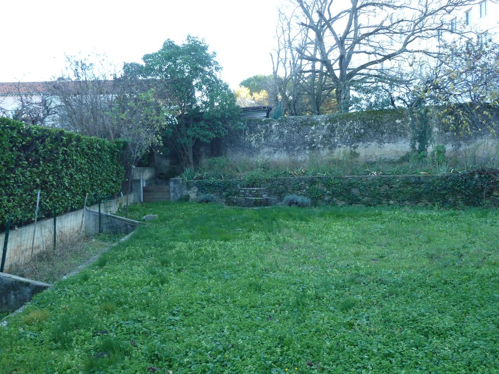 Parcelle de jardin, utilisée par les élèves du foyer de progrès agricole.