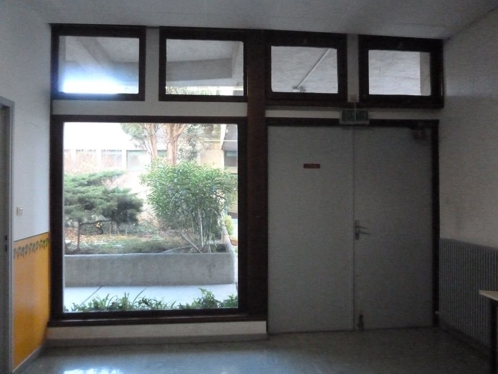 Entrée salle de cours sur le patio.