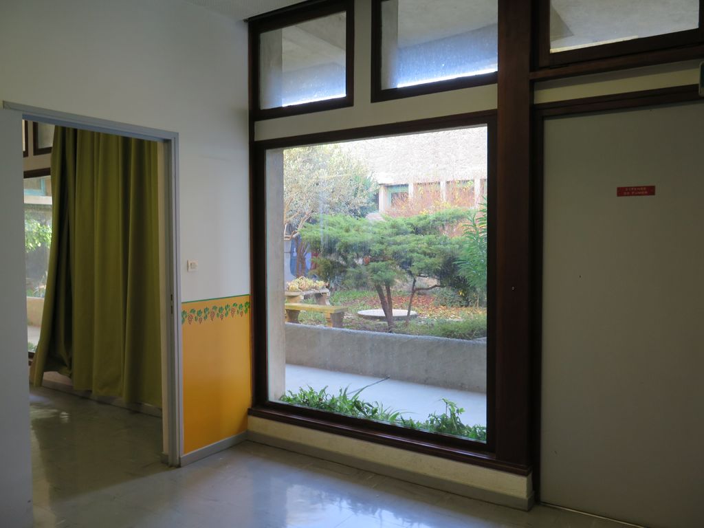 Entrée salle de cours sur le patio.