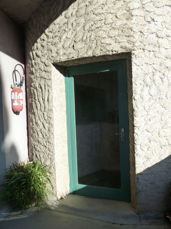 Premier étage. Débouché de l’escalier donnant accès aux logements, sur terrasse est.