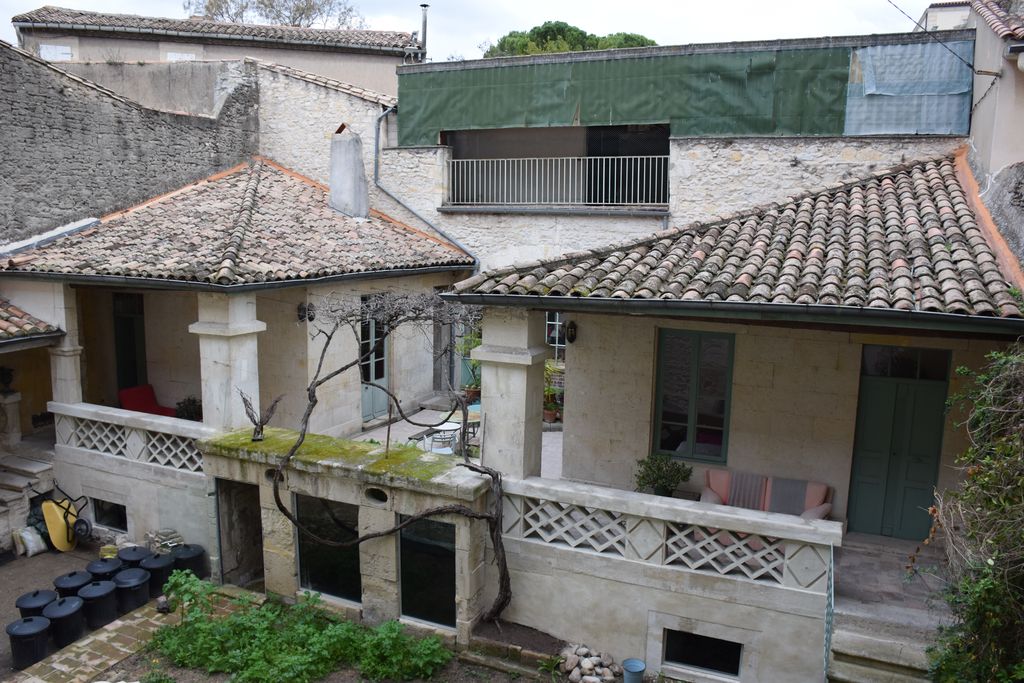 Terrasse et dépendances.