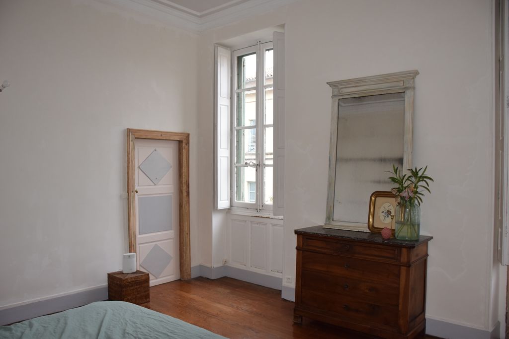 Chambre, premier étage du logis.