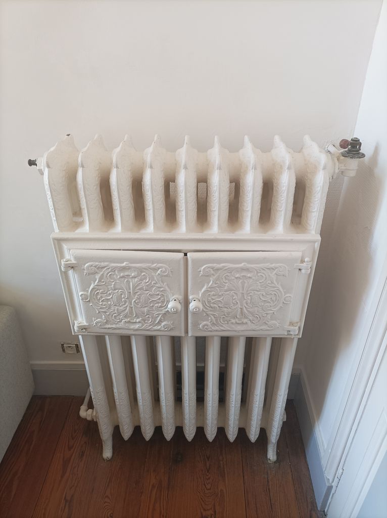 Radiateur de la chambre.