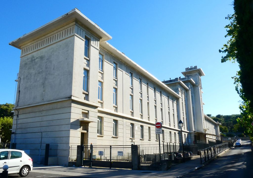Vue générale de la façade sur la rue de Montolivet depuis l’est.