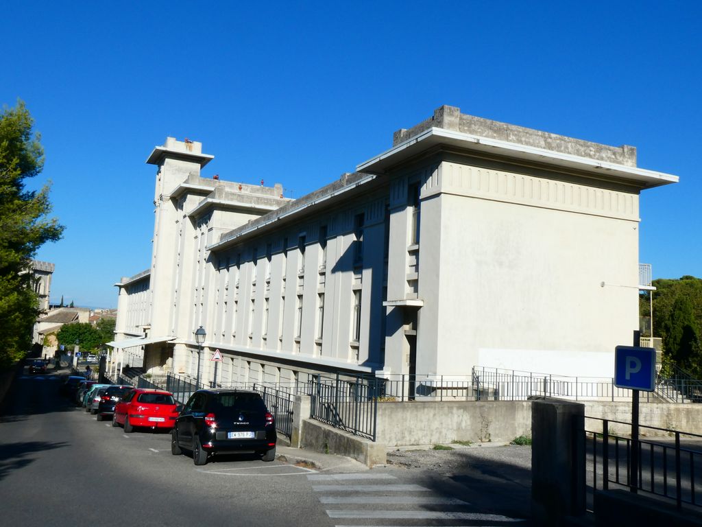 Vue générale de la façade sur la rue de Montolivet depuis l’ouest.