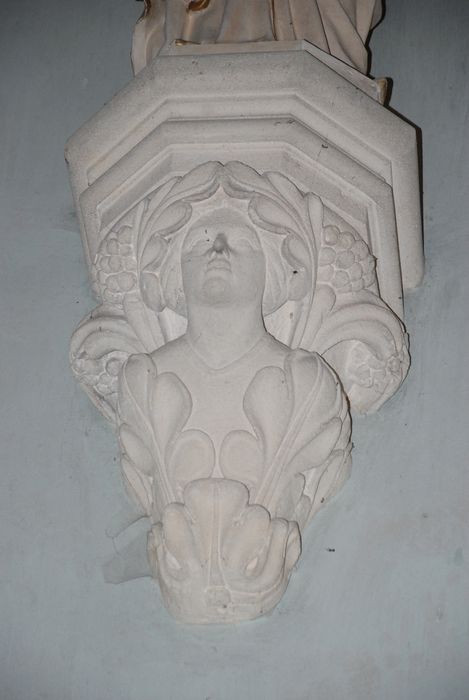 chapelle, détail d’un cul-de-lampe sculpté de la nef