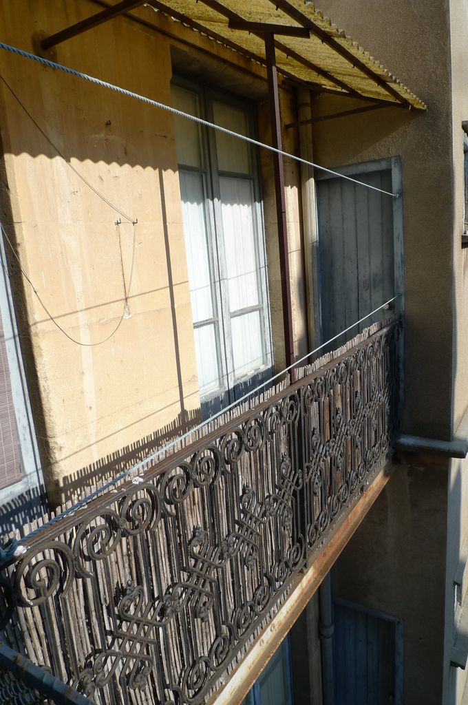 Balcon sur la cour intérieure.