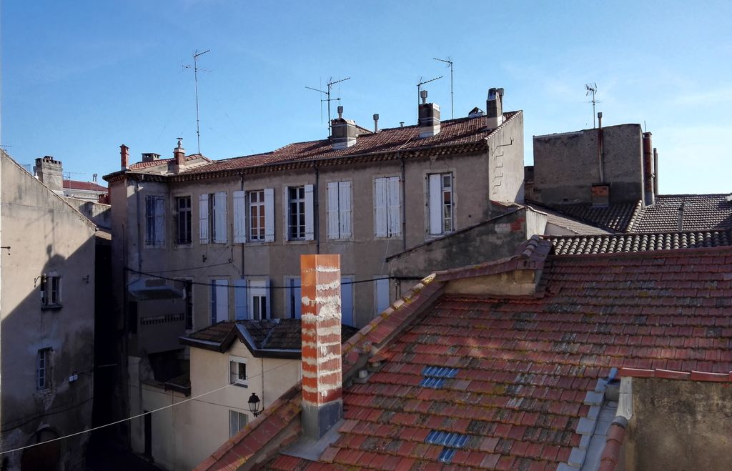 Arrière du bâtiment, vue depuis l'hôtel du Lac.