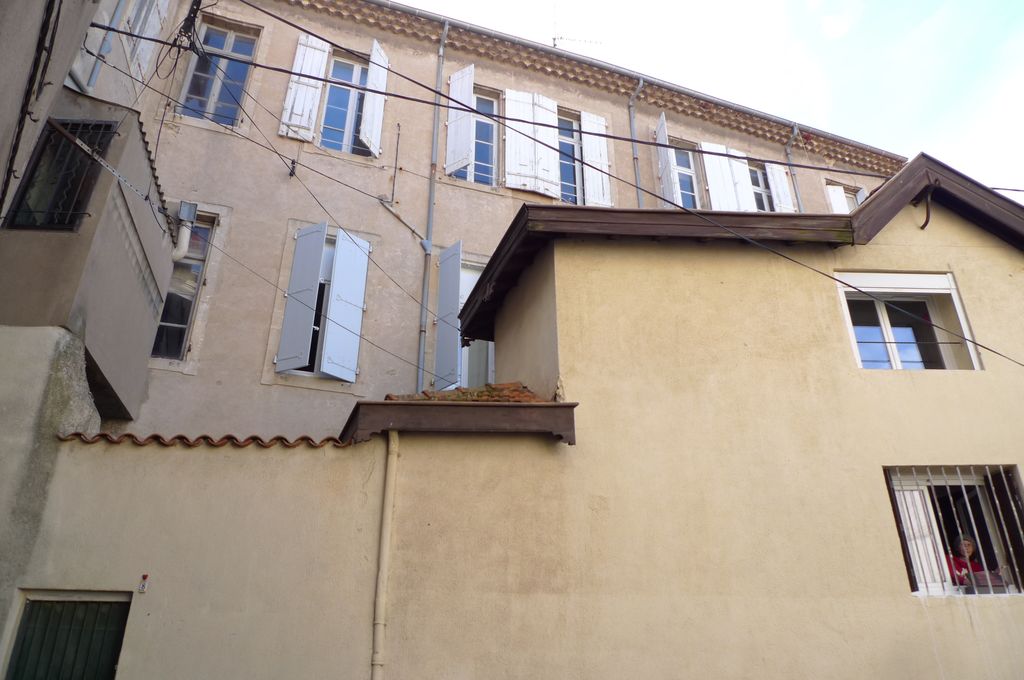 Arrière du bâtiment, vue depuis l'hôtel du Lac.