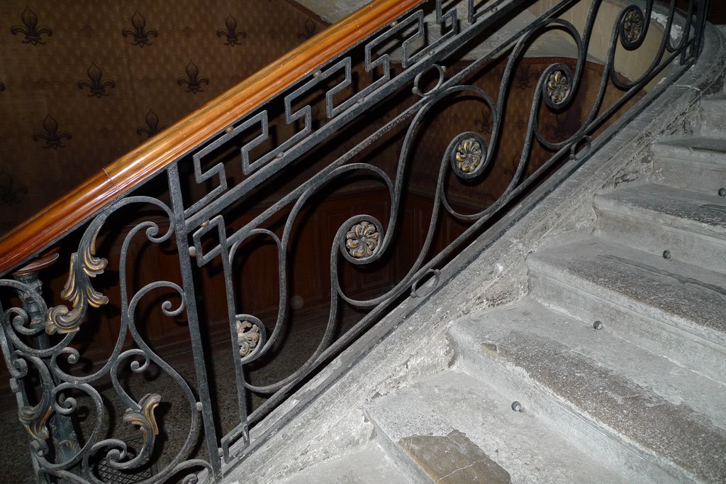 Détail ferronnerie du grand escalier.