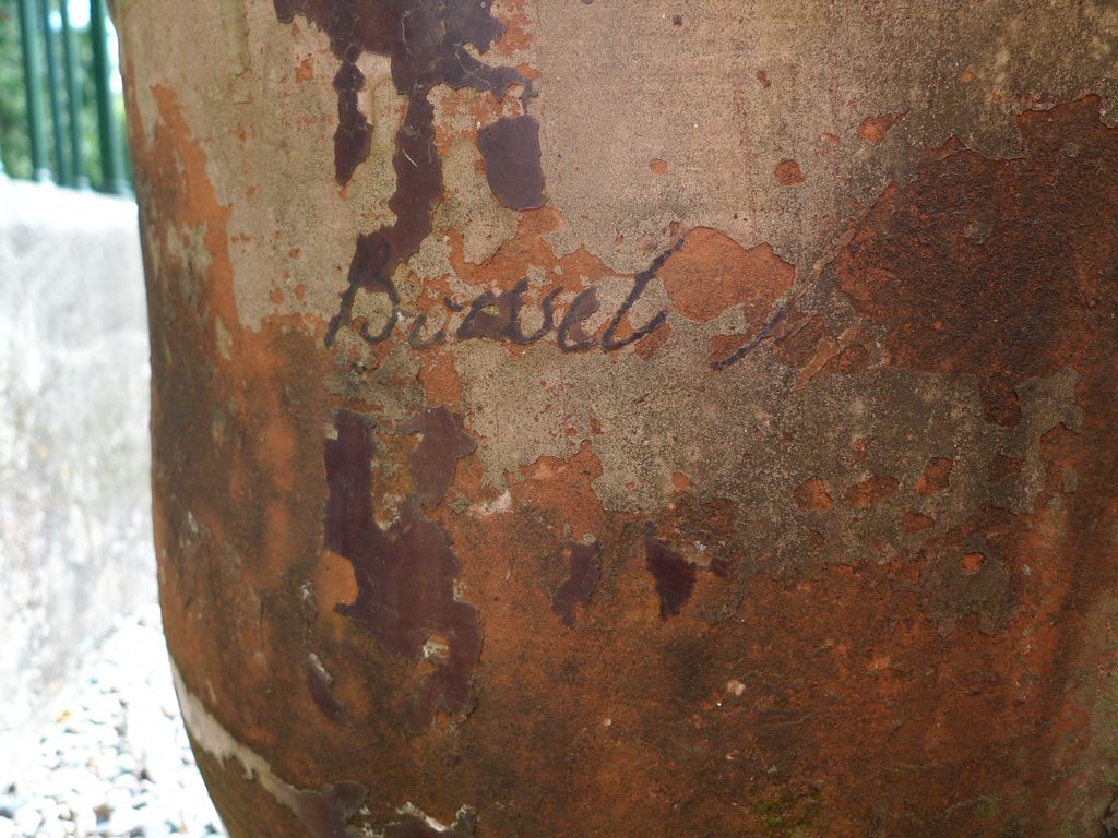 Vase d’Anduze, Boisset, signature.