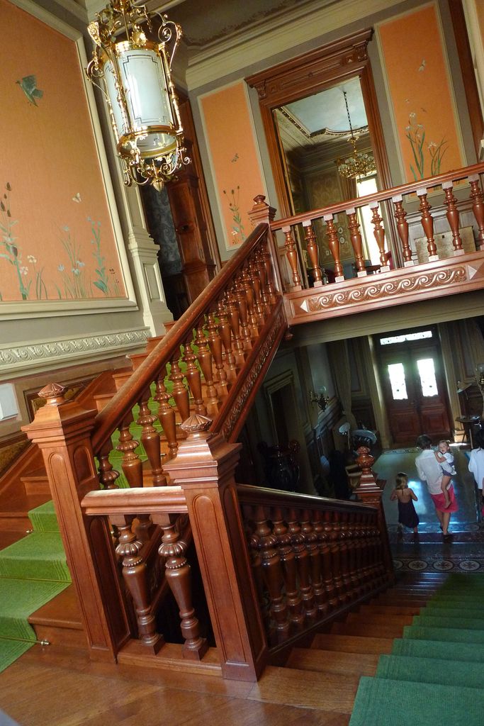 Escalier du hall d'entrée.