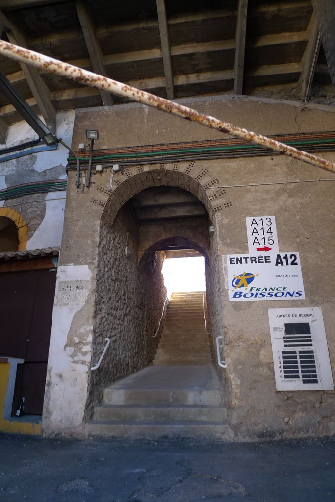 Escalier d'accès aux gradins.