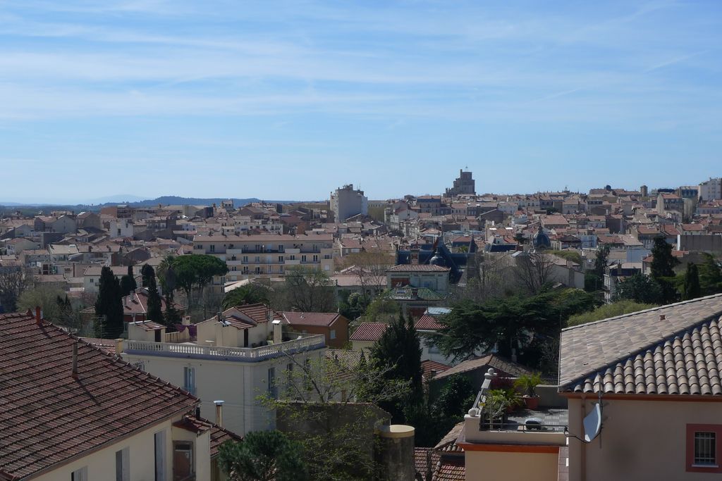 Vue de Béziers depuis les arènes.