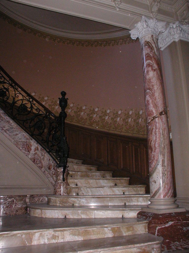 Escalier d'honneur en marbre.