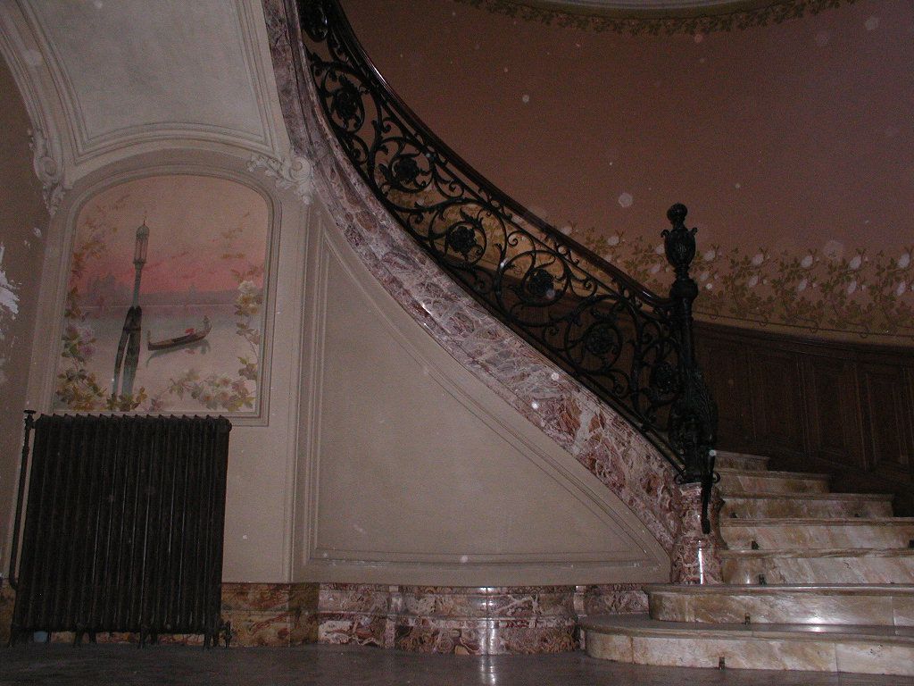 Escalier d'honneur en marbre.