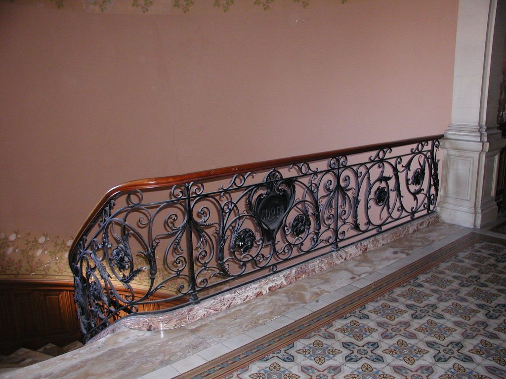 Second palier de l'escalier principal.